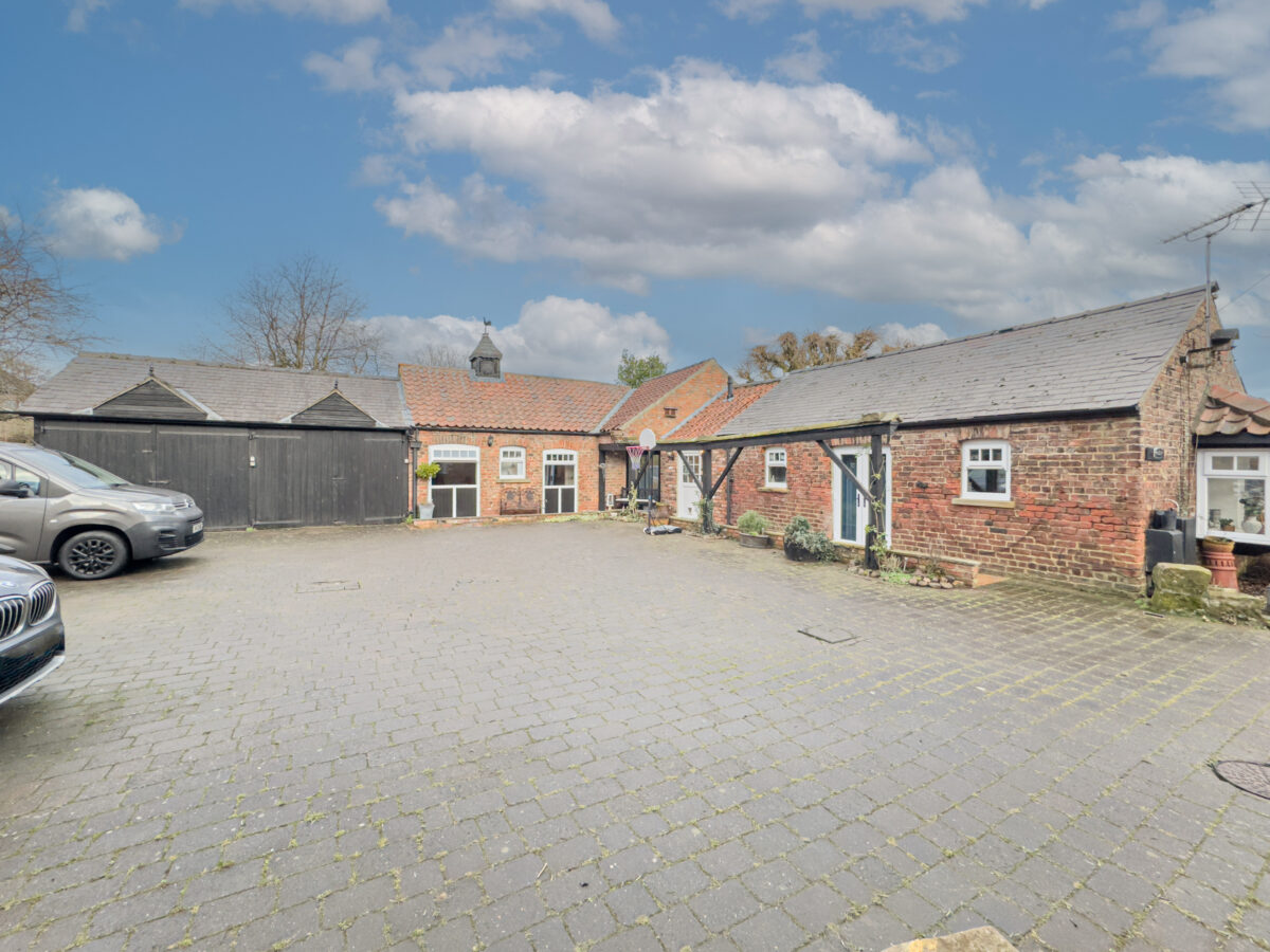 Orchard House and The Stables - Long Street, Topcliffe, YO7