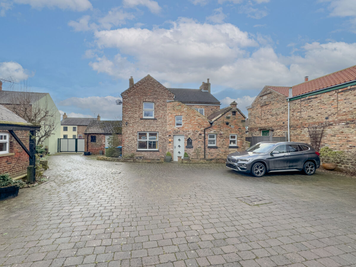 Orchard House and The Stables - Long Street, Topcliffe, YO7